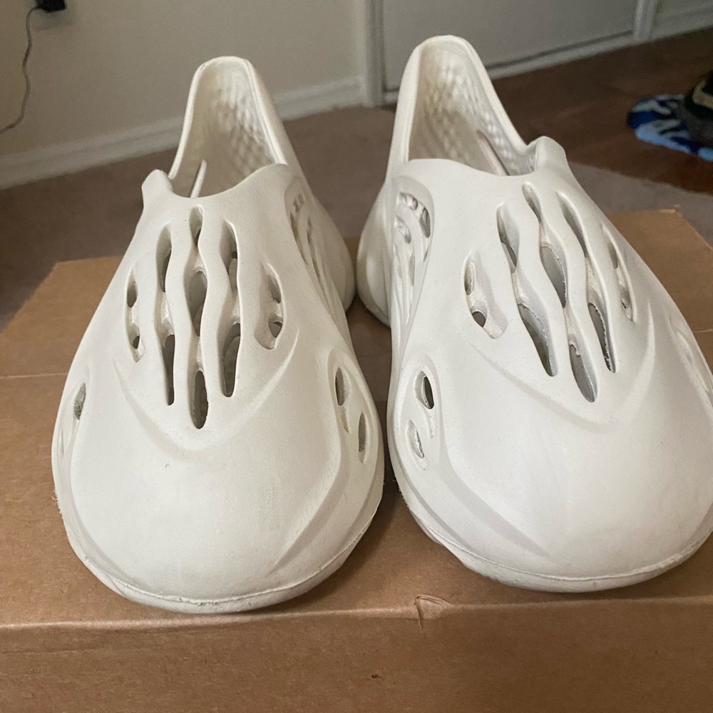 Yeezy Foam RNNR Ararat